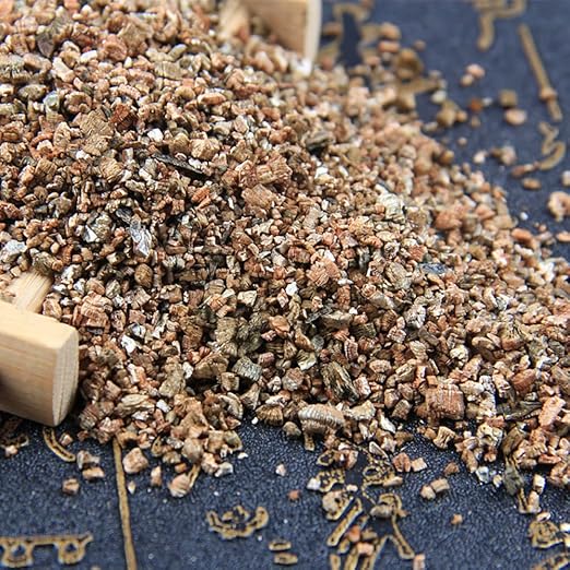 Organic Vermiculite 4 qt by Doter, Increases Water and Nutrient Retention and Aerates The Soil, Perfect for Root Cuttings, Seed Germination, Arranging Flowers, and Bedding for Invertebrates