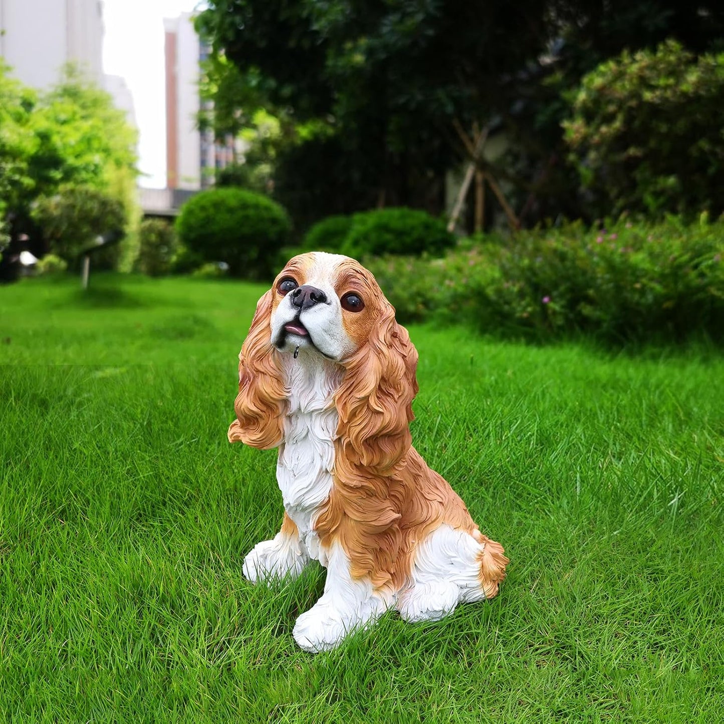 Sunny Cavalier King Charles Spaniel Solar Welcome Dog Statue, Hand-Painted Sitting Resin Puppy Figurine with Dual Signs and Lantern for Garden, Patio, and Front Porch Décor