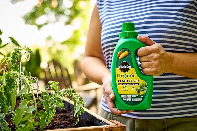 Miracle-Gro Organic Plant Food, Made from Plants for All Plants, Use with Indoor or Outdoor Container Plants and In-Ground Gardens, OMRI Listed, 32 oz.