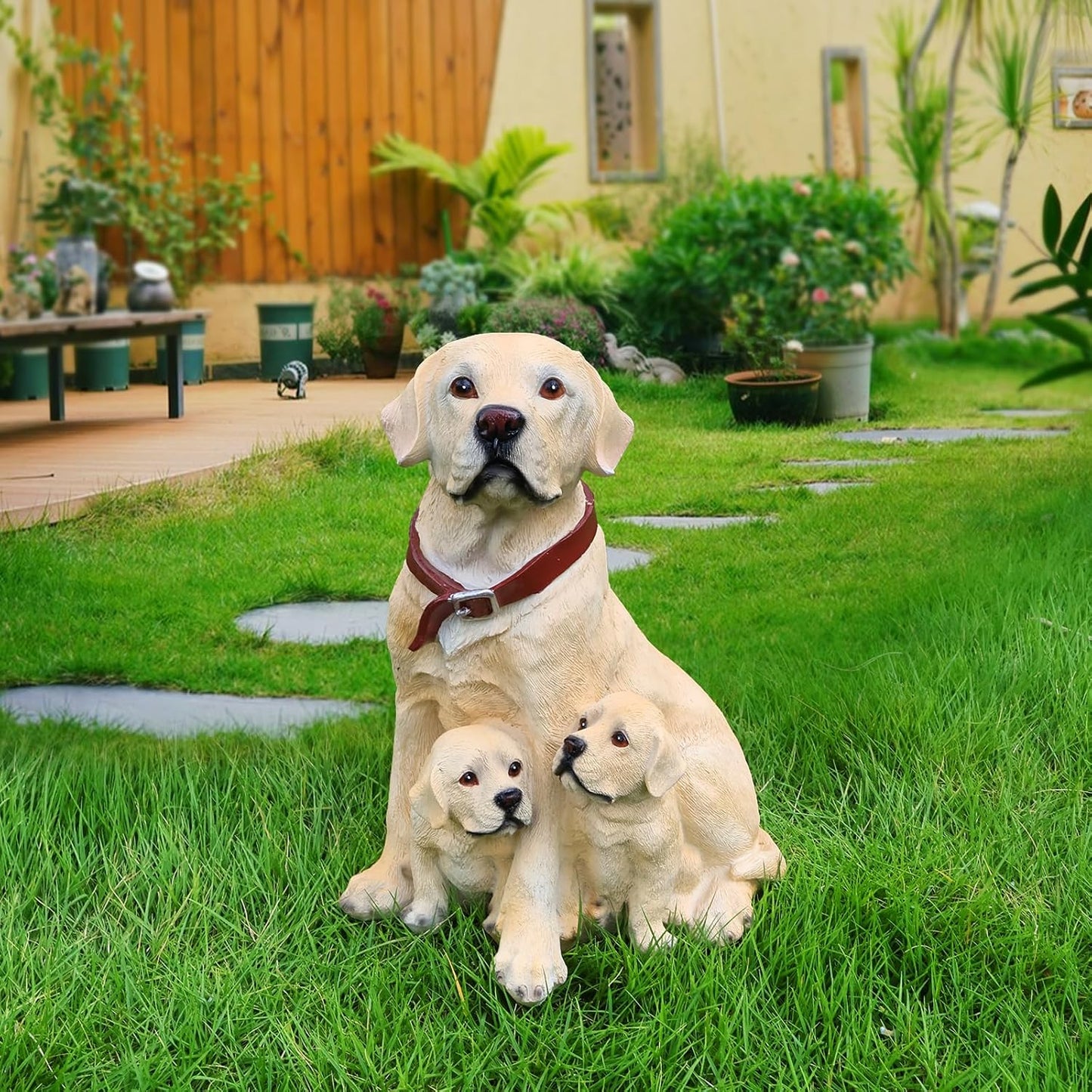 Labrador with Puppies Solar Welcome Statue, Hand-Painted Resin Dog Figurine with Lantern and Dual Wooden-Style Signs, Warm Family Guardian Sculpture for Garden and Porch Décor