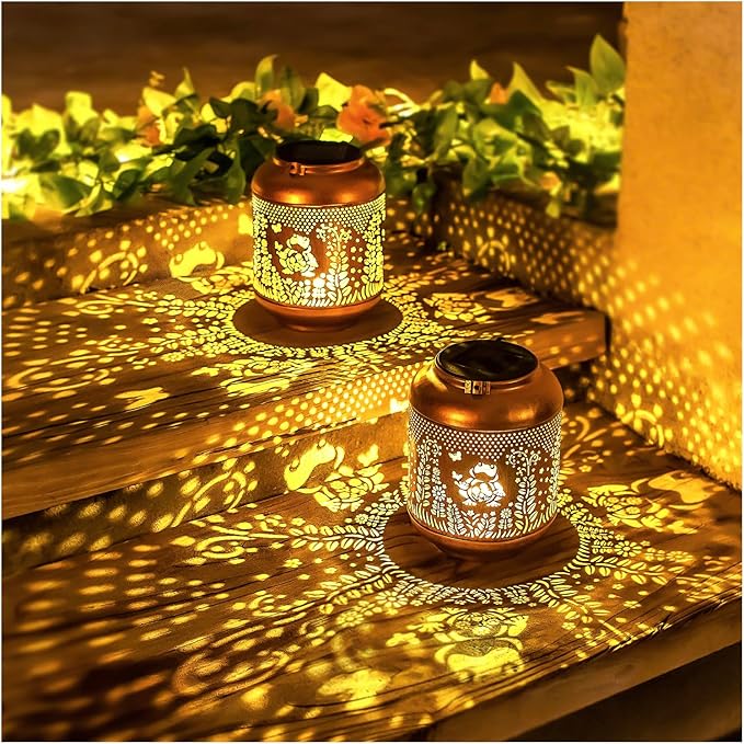 2 Pack Frog Solar Lanterns Outdoor Waterproof Hanging Solar Lights Frog Gifts for Women Men Mom Metal Decorative LED Outdoor Lanterns for Patio, Lawn, Landscape, Garden Decor, Yard Decorations