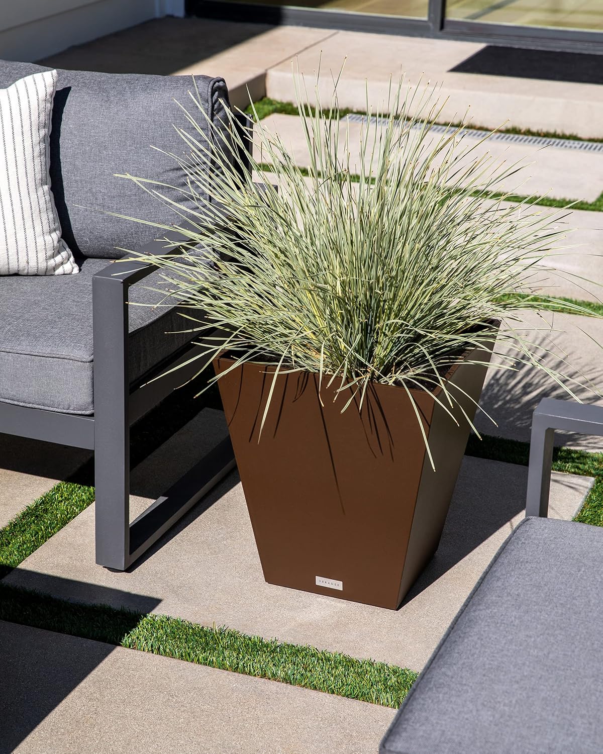 Veradek Pure Series Nobleton Plastic Planter - Large Pots for Indoor or Outdoor Porch/Patio | Durable All-Weather Use with Drainage Holes | Modern Planter Décor for Flowers, Shrubs, Trees