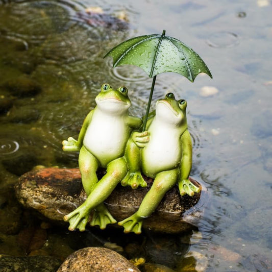 Couple Frogs Outdoor Statue - Frogs Decor Resin Happy Couple Hold an Umbrella Garden Statue Frog Garden Décor for Patio Yard Lawn Porch Gardening Décor 8.5" x 11" x 6.5"
