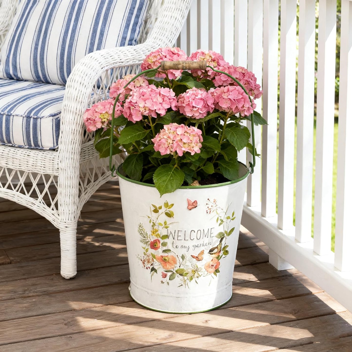 Vintage Welcome to My Garden Metal Planter Bucket with Wooden Handle, Rustic Farmhouse Flower Pot, Decorative Indoor Outdoor Gardening Container for Succulents, Herbs, Home Decor