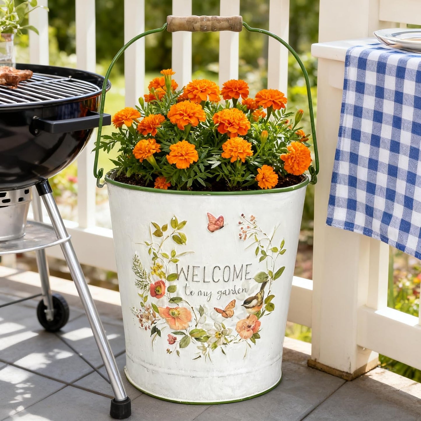 Vintage Welcome to My Garden Metal Planter Bucket with Wooden Handle, Rustic Farmhouse Flower Pot, Decorative Indoor Outdoor Gardening Container for Succulents, Herbs, Home Decor