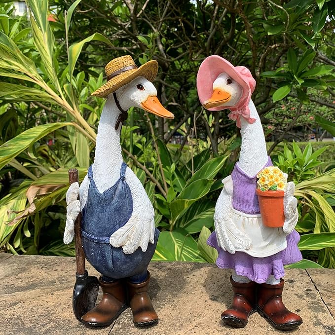 Garden Statues Gardener Couple Duck, Indoor Outdoor Decorations Cute Ducks Art Décor Goose Figurine Ornament for Yard Home Garden Patio and Office (Female)