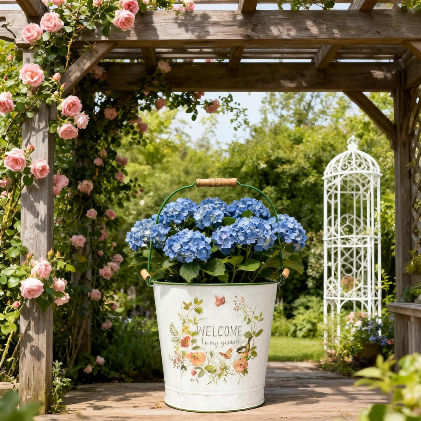 Vintage Welcome to My Garden Metal Planter Bucket with Wooden Handle, Rustic Farmhouse Flower Pot, Decorative Indoor Outdoor Gardening Container for Succulents, Herbs, Home Decor